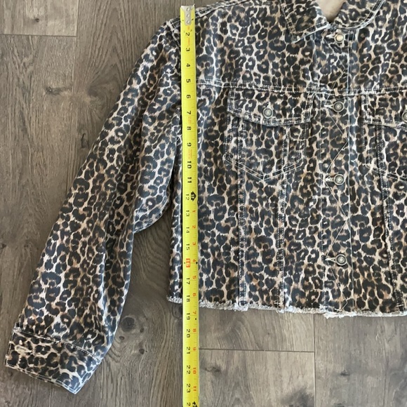 Free People Cheetah Animal Print Cotton Denim Jacket w/Frayed Hem Size Small - Picture 9 of 10